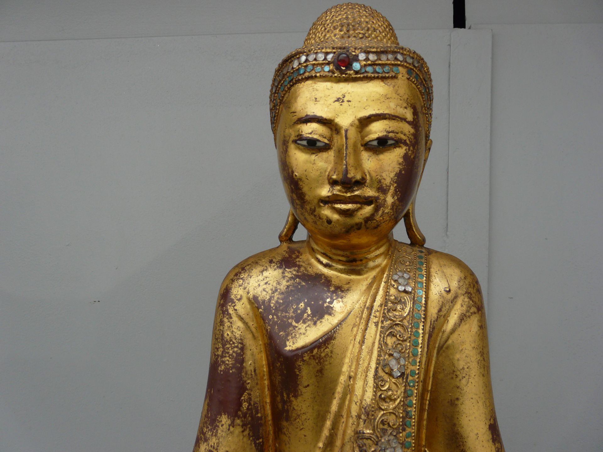 Visage d'un bouddha en statuette