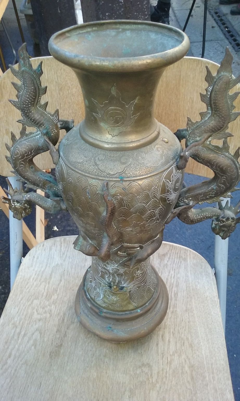 Grand vase d'origine asiatique et de Chine