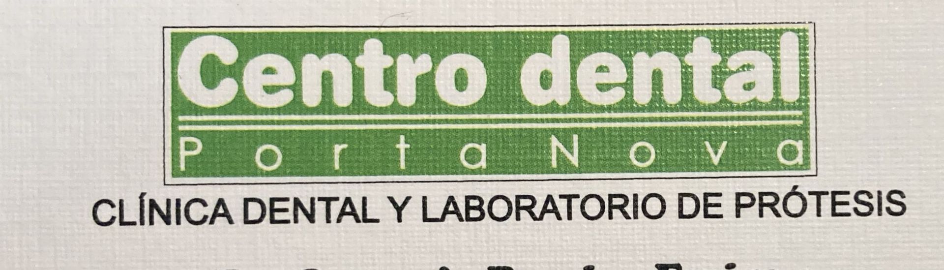 Green and white logo for a dental clinic, "Centro Dental Porta Nova." "Clínica dental y laboratorio de prótesis".
