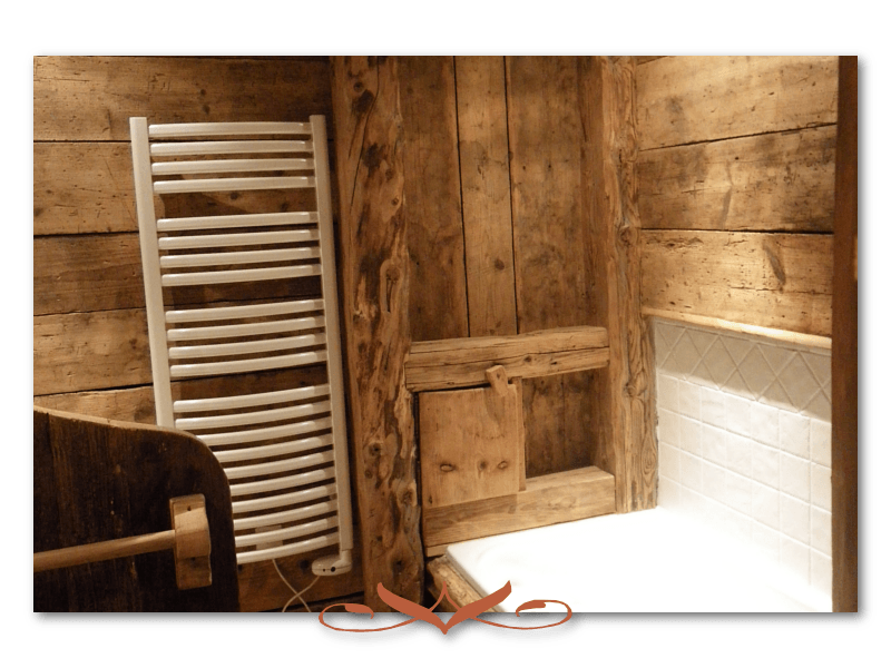 Salle de bains en vieux bois