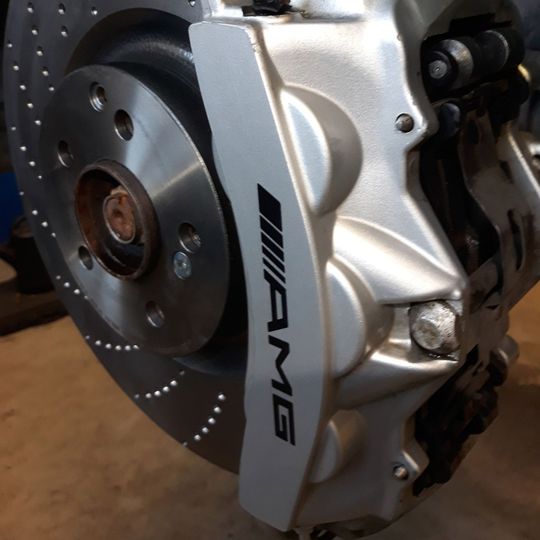 Kokonaisvaltaiset auton korjaustyöt -AJ Autopalvelut Oy