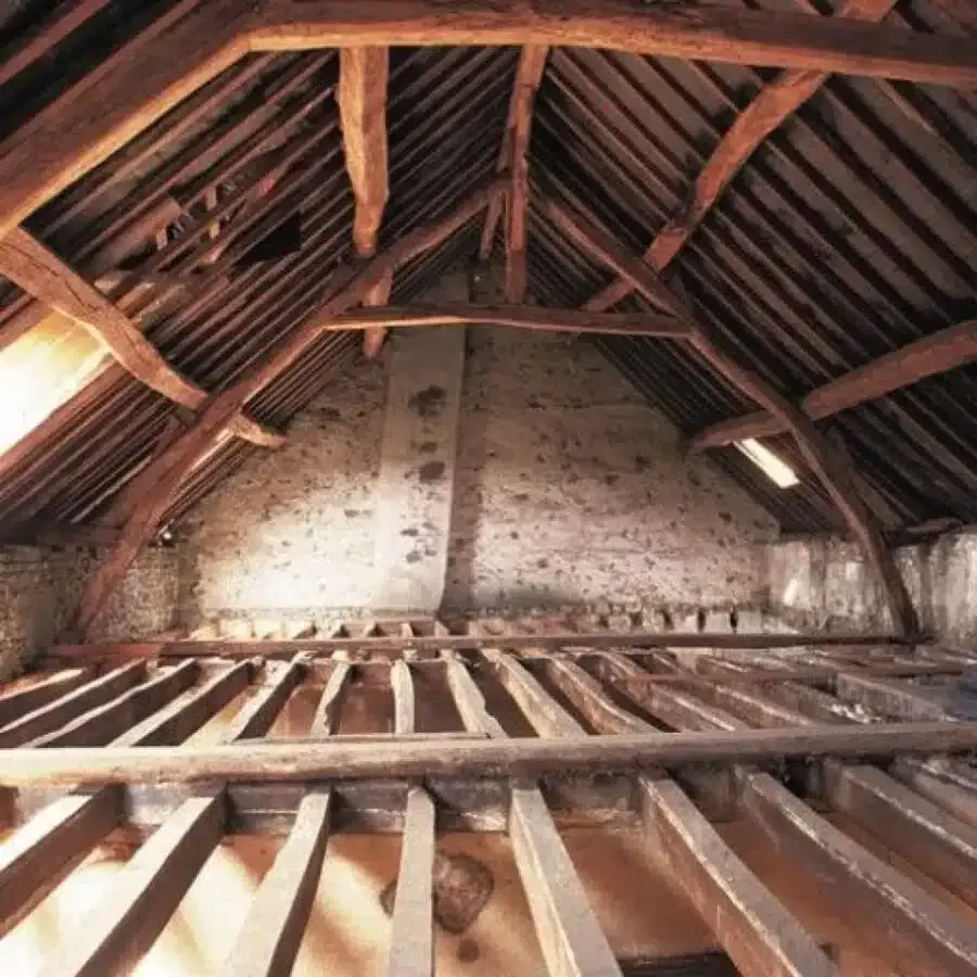 Des combles sous toit.