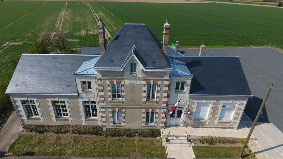 Une grande maison vue de haut.