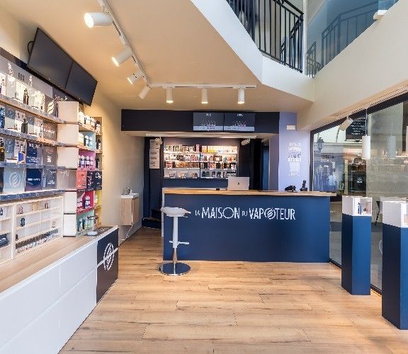Kiosque de vente au détail moderne avec comptoir bleu
