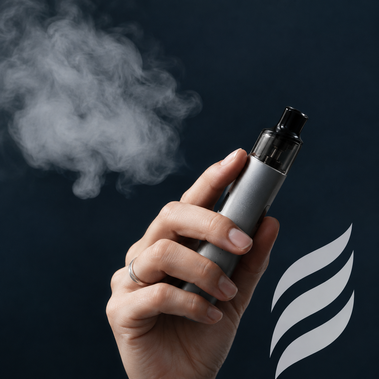Main tenant une cigarette électronique 