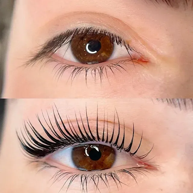 Una fotografía de antes y después del ojo de una mujer con pestañas largas.