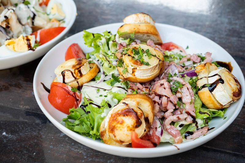 Salade de chèvre chaud