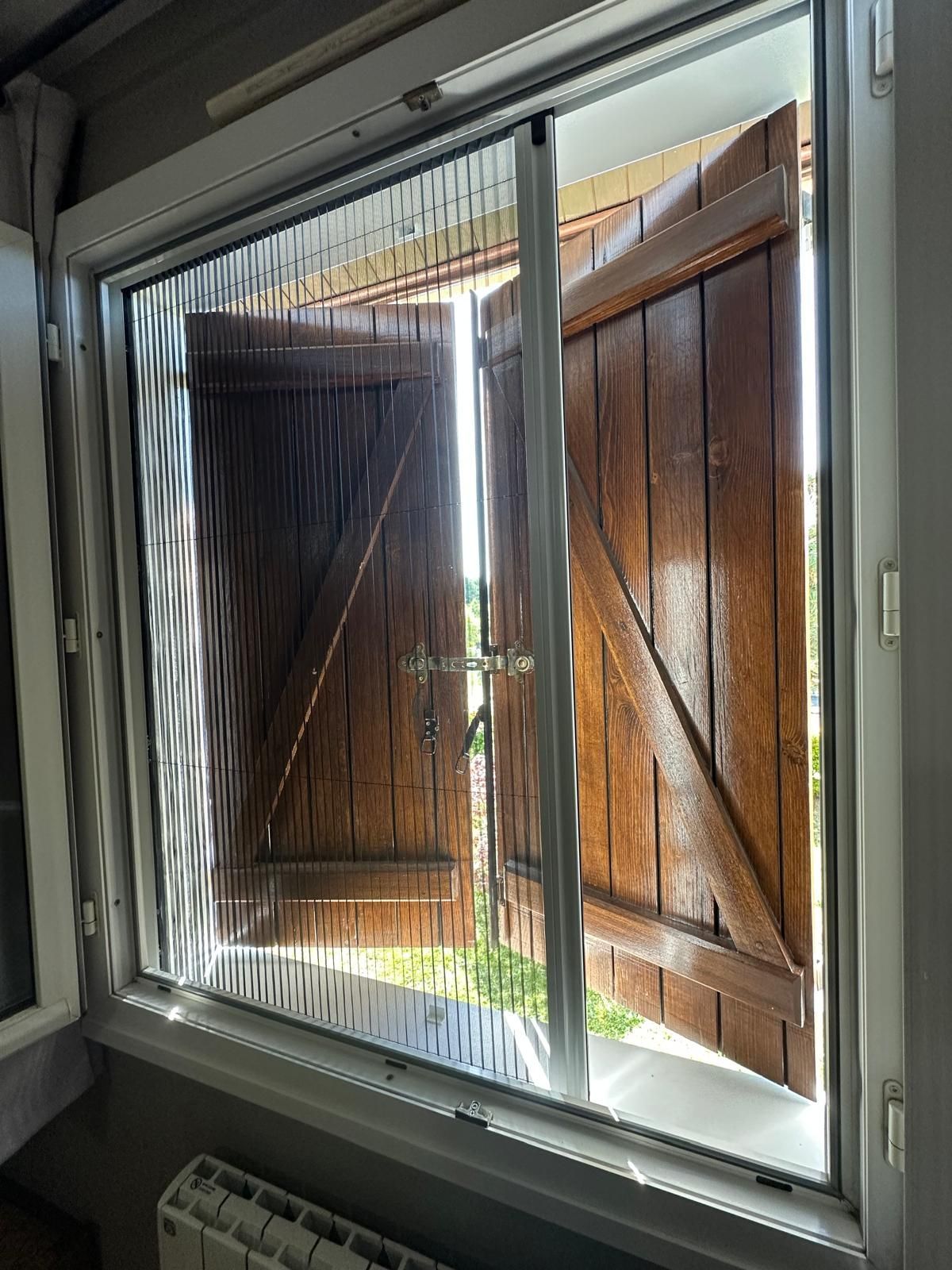 Moustiquaire sur fenêtre