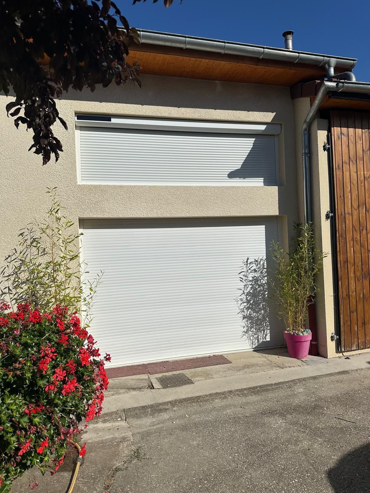 Volet solaire et baie vitrée 3 vantaux