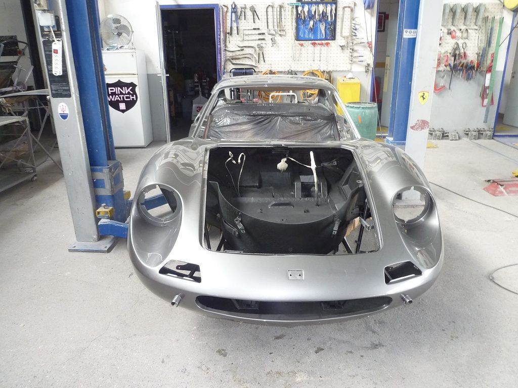 Intérieur et extérieur Ferrari Dino