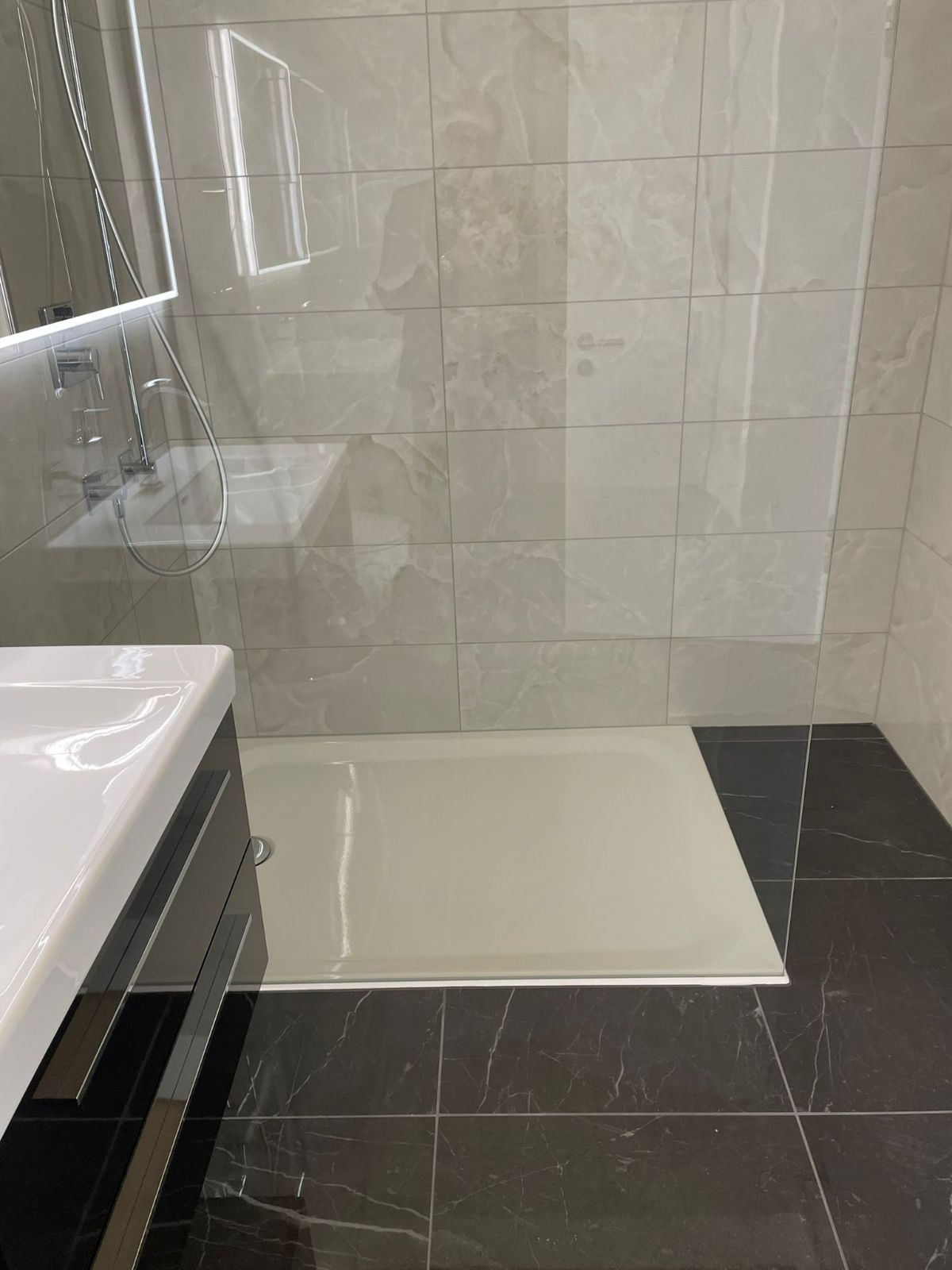 Badezimmer, Keramische Wand- Bodenbeläge