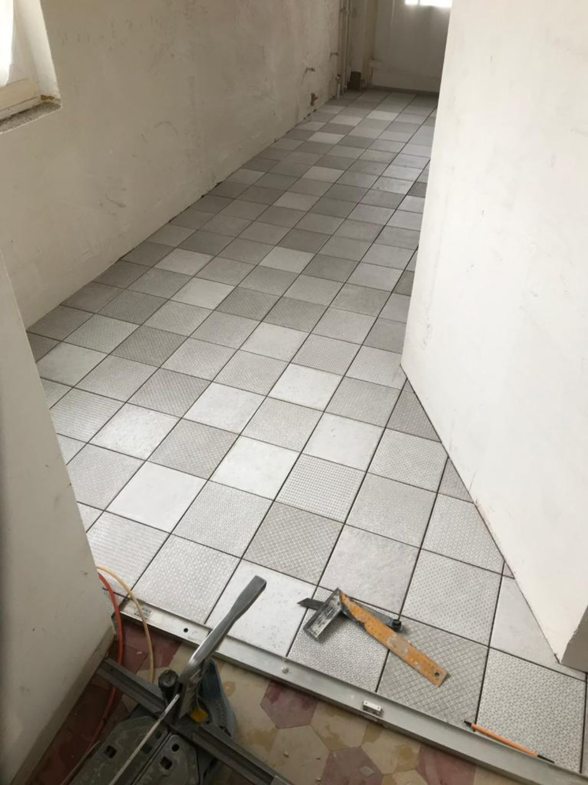 Bodenarbeiten, Keramische Wand- Bodenbeläge