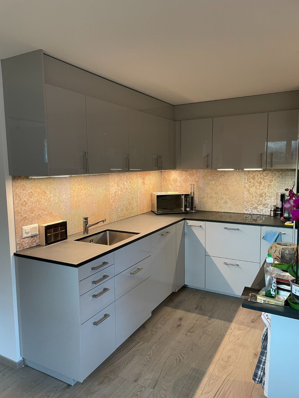 Küche, Keramische Wand- Bodenbeläge