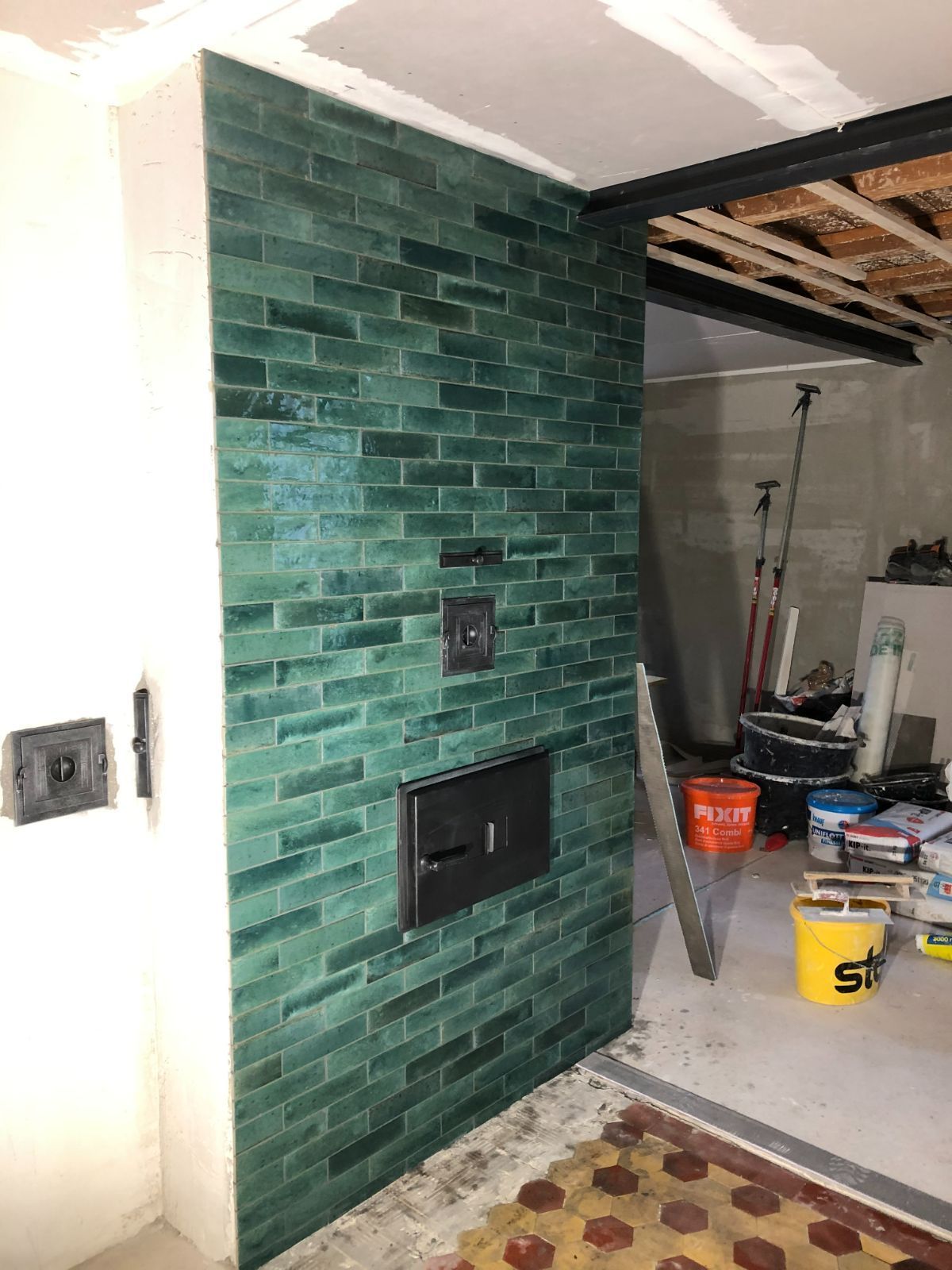 Wand mit Fliesen, Keramische Wand- Bodenbeläge