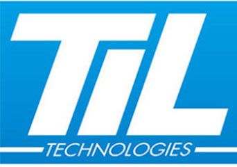 Logo de TIL Technologies en lettres blanches italiques sur fond bleu