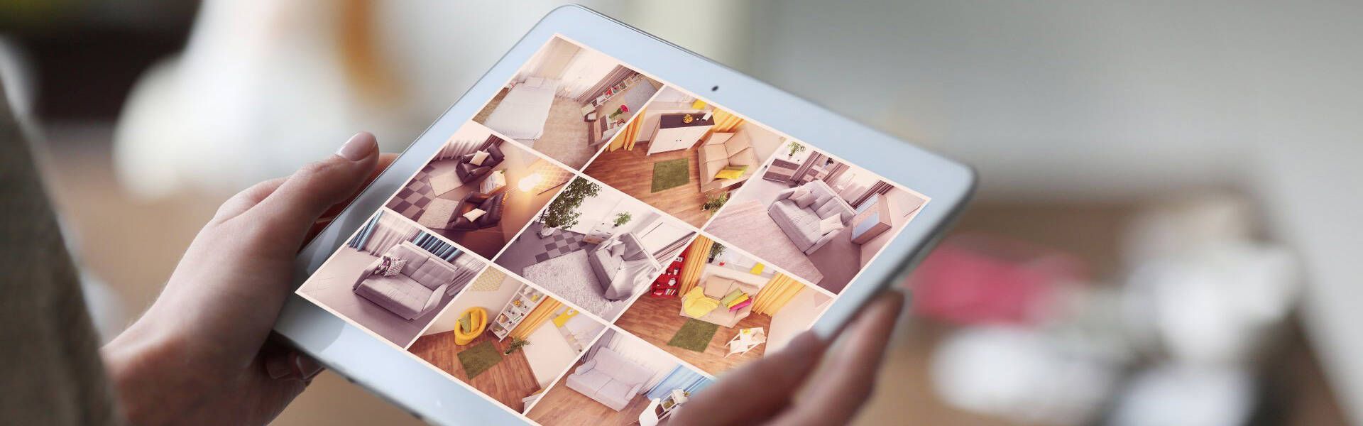Des mains tiennent une tablette affichant une grille de photos d'aliments colorés sur un fond de table flou.