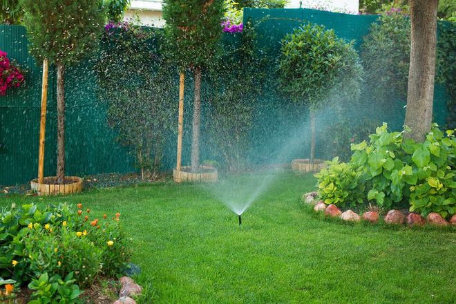 Garten mit Bewässerungssystem