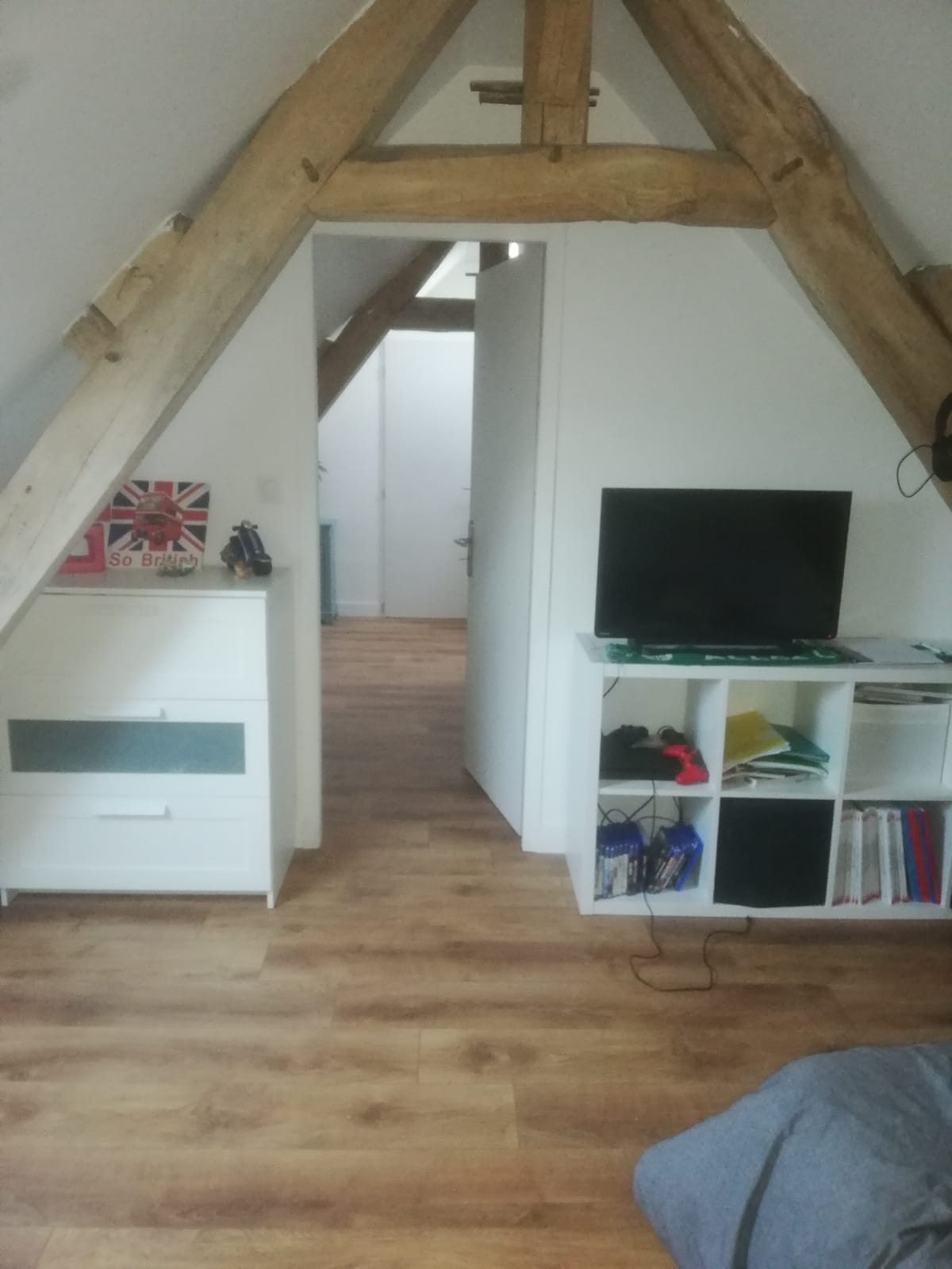 Intérieur d'une chambre sous toit