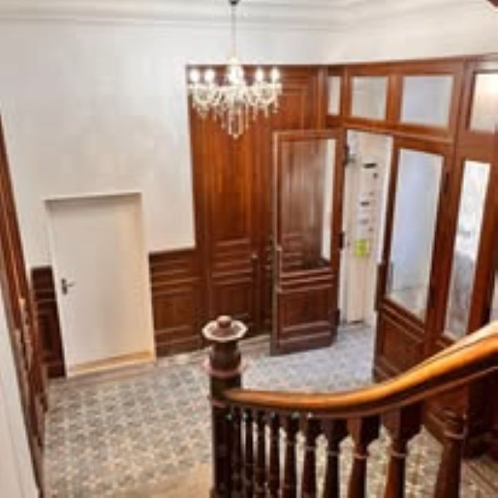 Rénovation d'aménagements intérieurs en bois massif