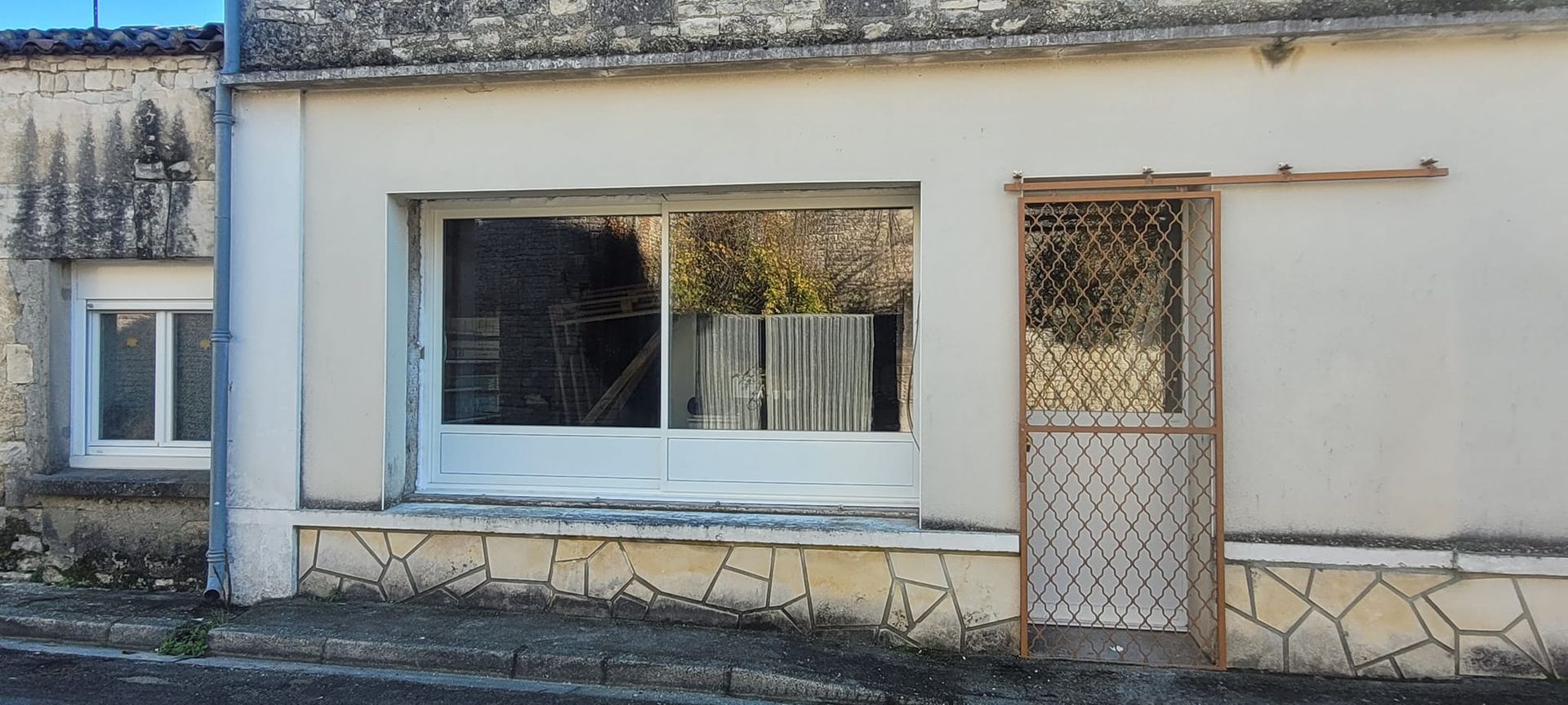 Grande fenêtre blanche