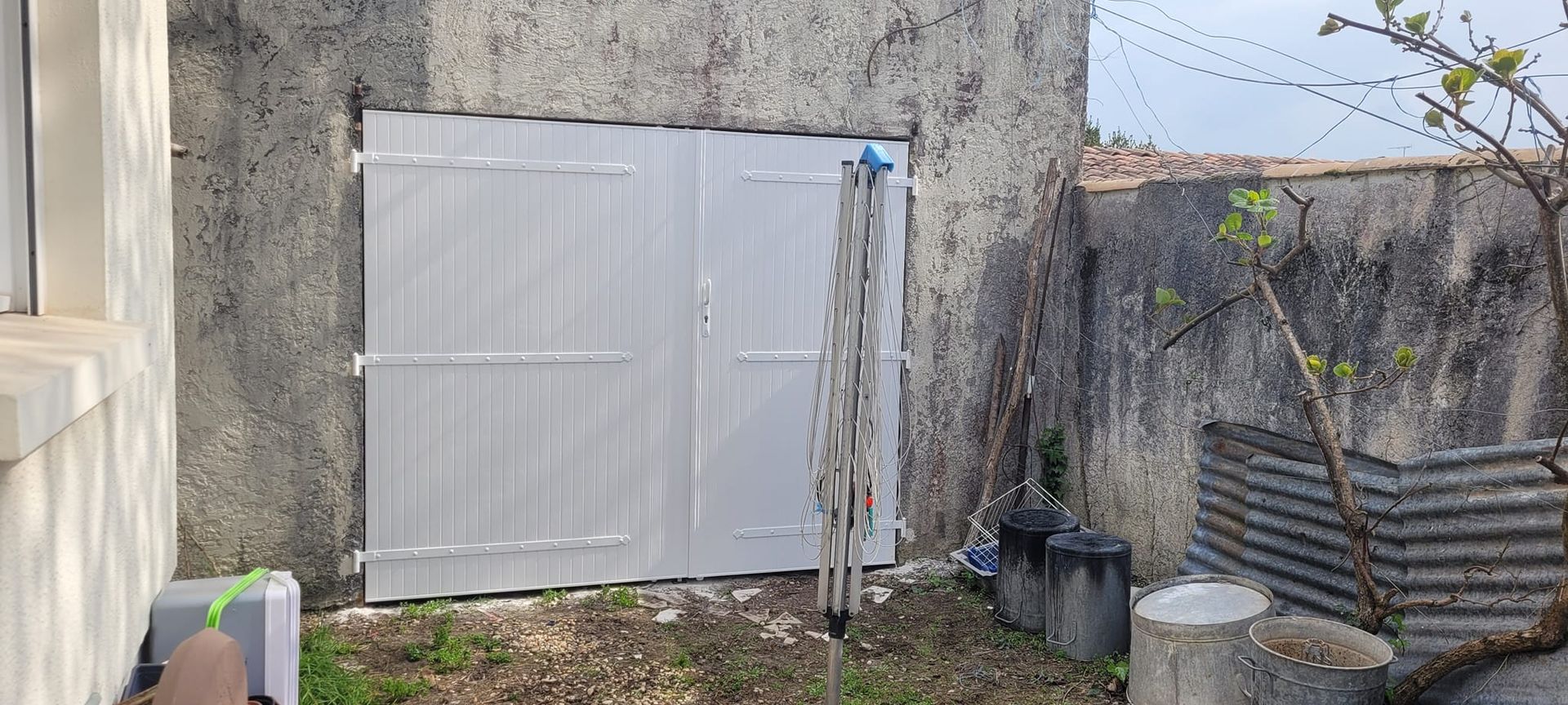 Porte de garage blanche