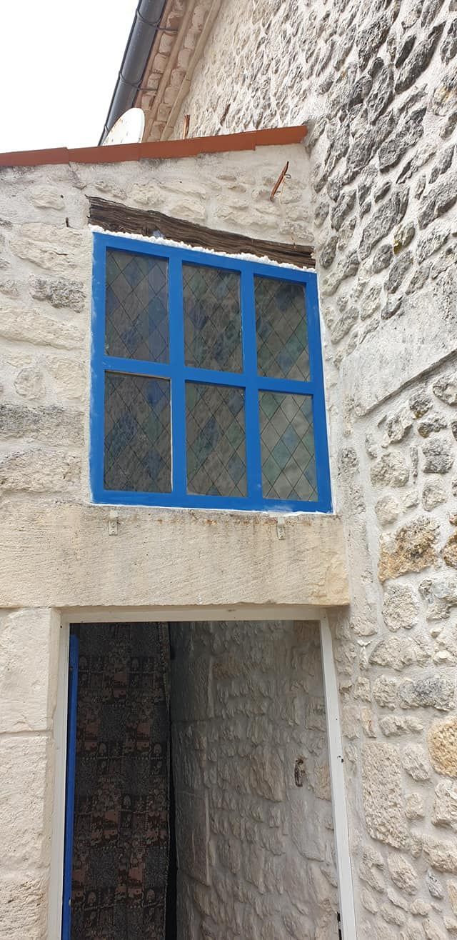 Fenêtre avec des vitraux