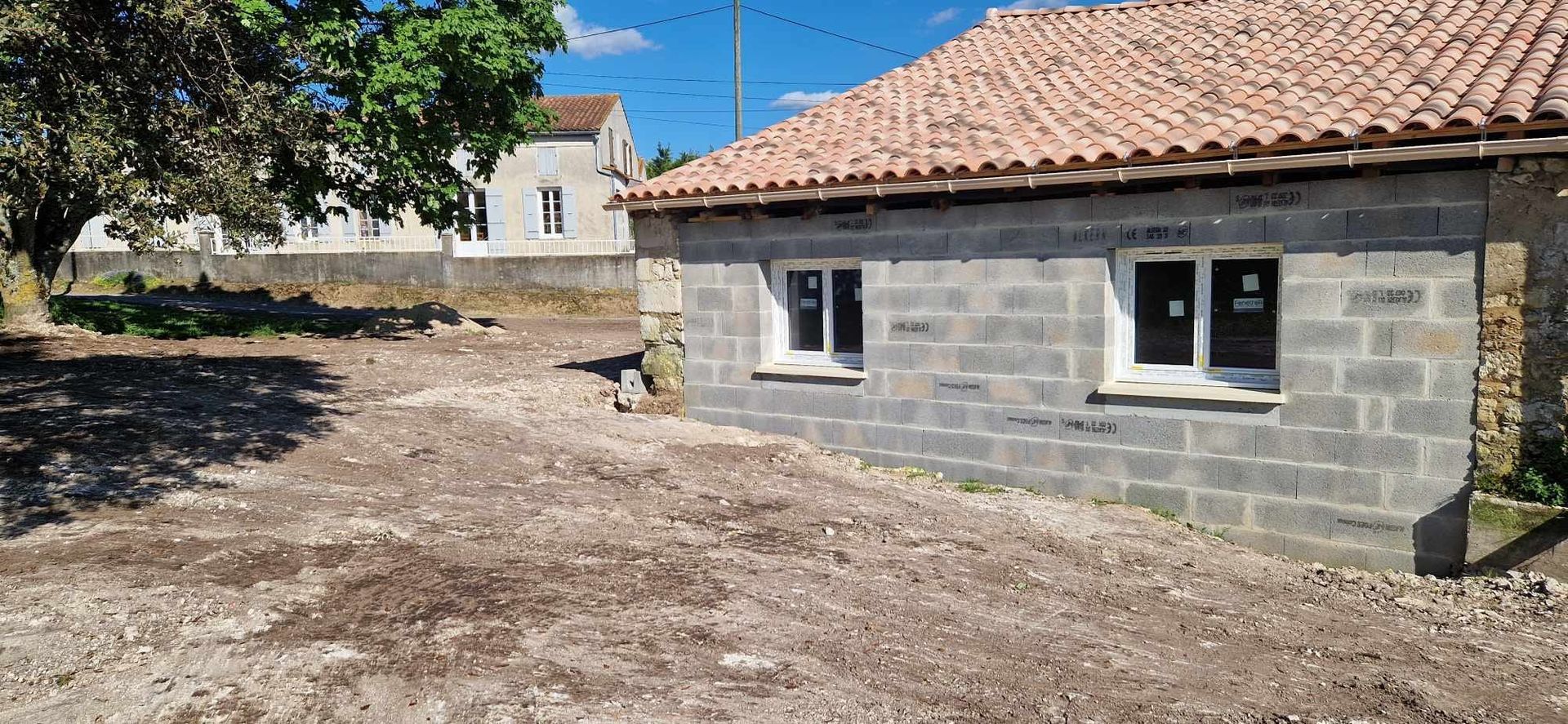 Toiture sur une maison en construction