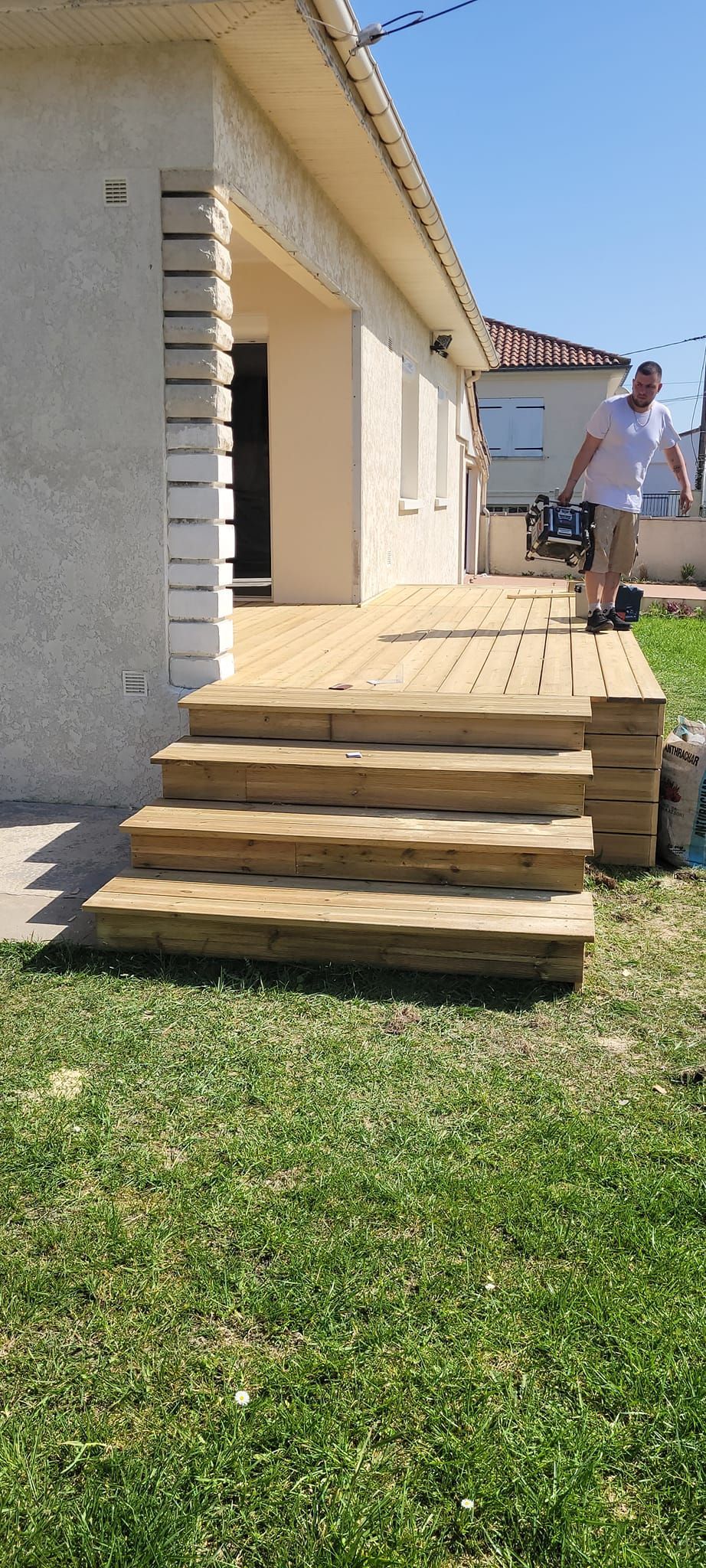 Escaliers extérieurs en bois