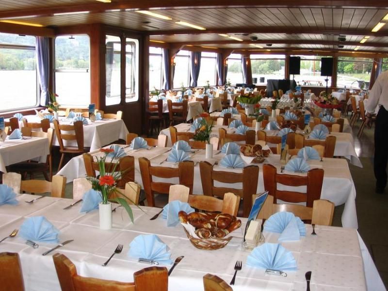 MS Petersberg Deck, gedeckte Tische