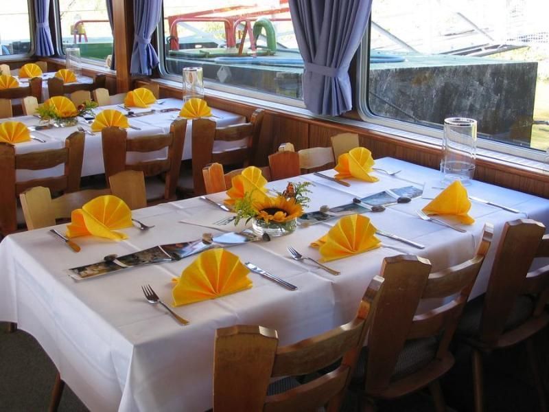 MS Petersberg Deck, gedeckte Tische