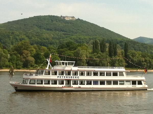 MS Petersberg bei Tag
