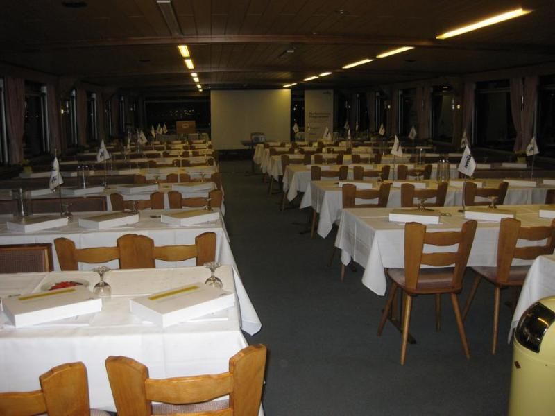 MS Petersberg Deck, gedeckte Tische