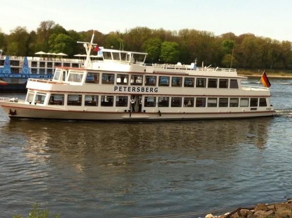 MS Petersberg bei Tag