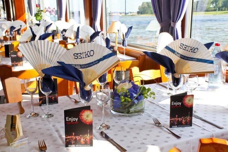 MS Petersberg Deck, gedeckte Tische