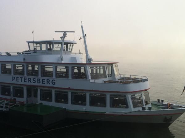 MS Petersberg bei Tag