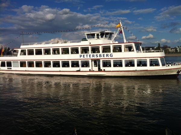 MS Petersberg bei Tag