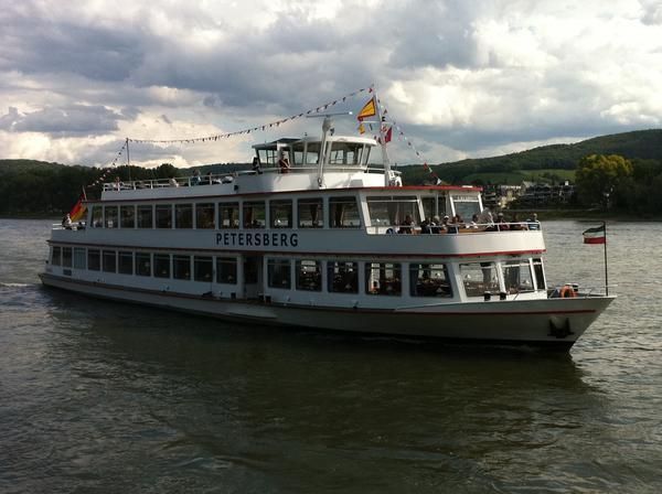 MS Petersberg bei Tag
