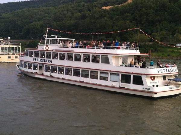 MS Petersberg bei Tag