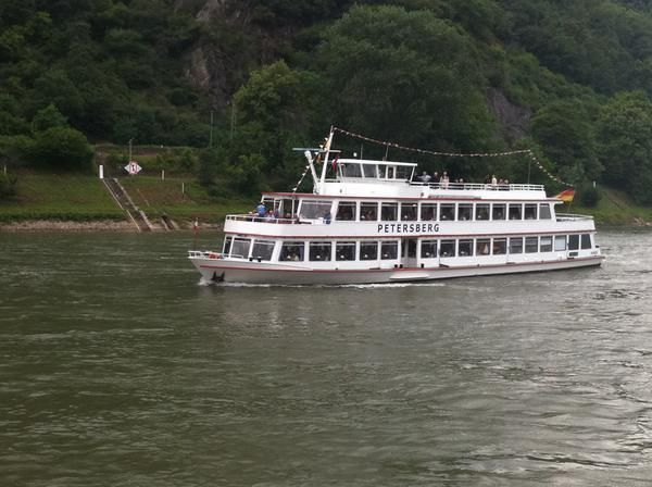 MS Petersberg bei Tag