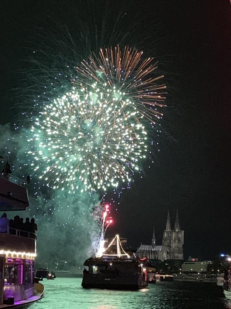 MS Petersberg Aussicht Feuerwerk