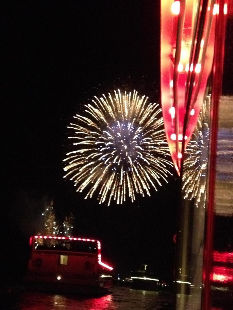 MS Petersberg Aussicht Feuerwerk