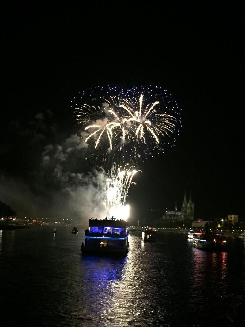 MS Petersberg Aussicht Feuerwerk