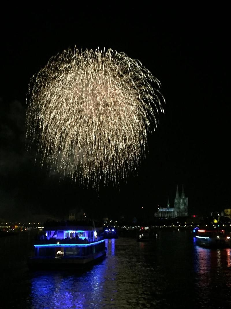 MS Petersberg Aussicht Feuerwerk