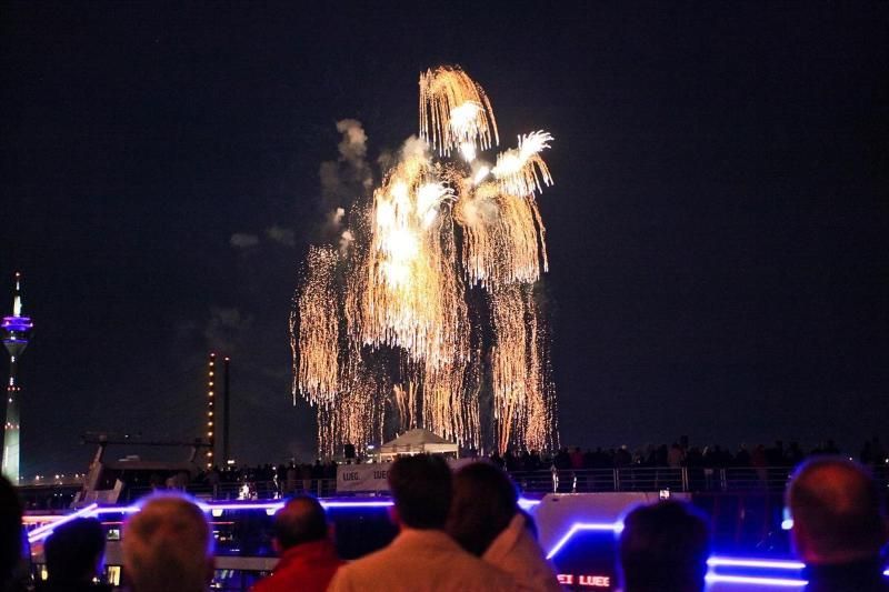 MS Petersberg Aussicht Feuerwerk