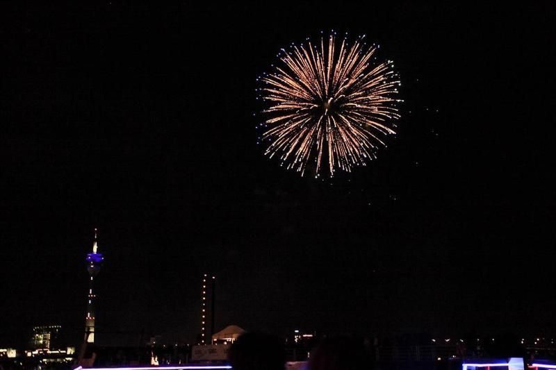 MS Petersberg Aussicht Feuerwerk