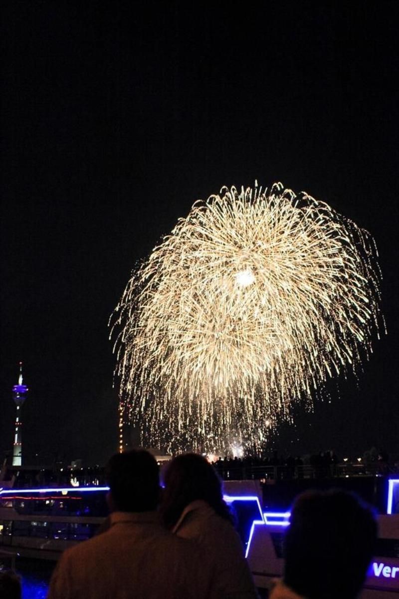 MS Petersberg Aussicht Feuerwerk