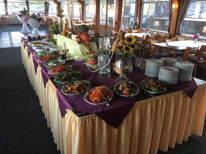 MS Petersberg Buffet