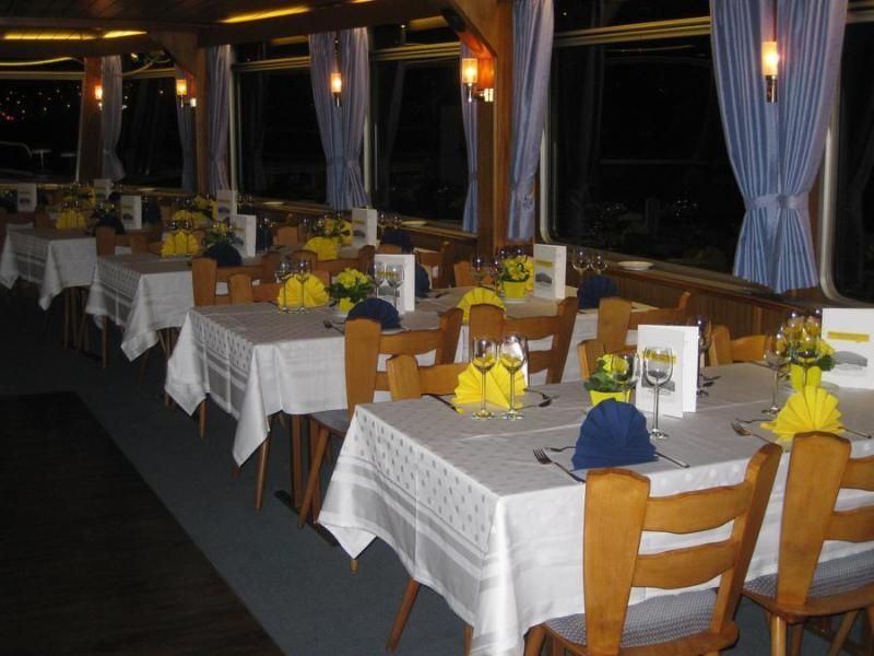 MS Petersberg Deck, gedeckte Tische