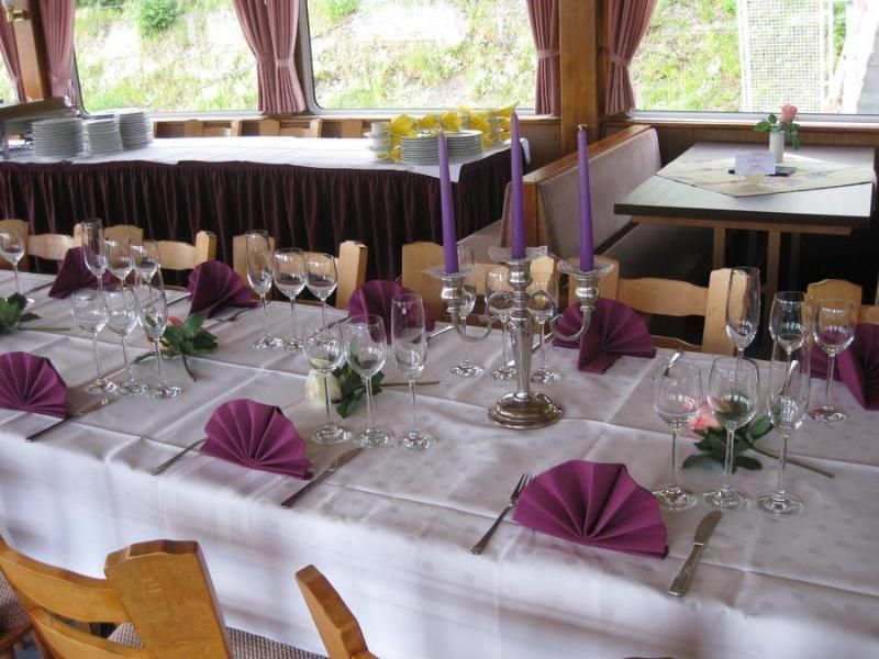 MS Petersberg Deck, gedeckte Tische