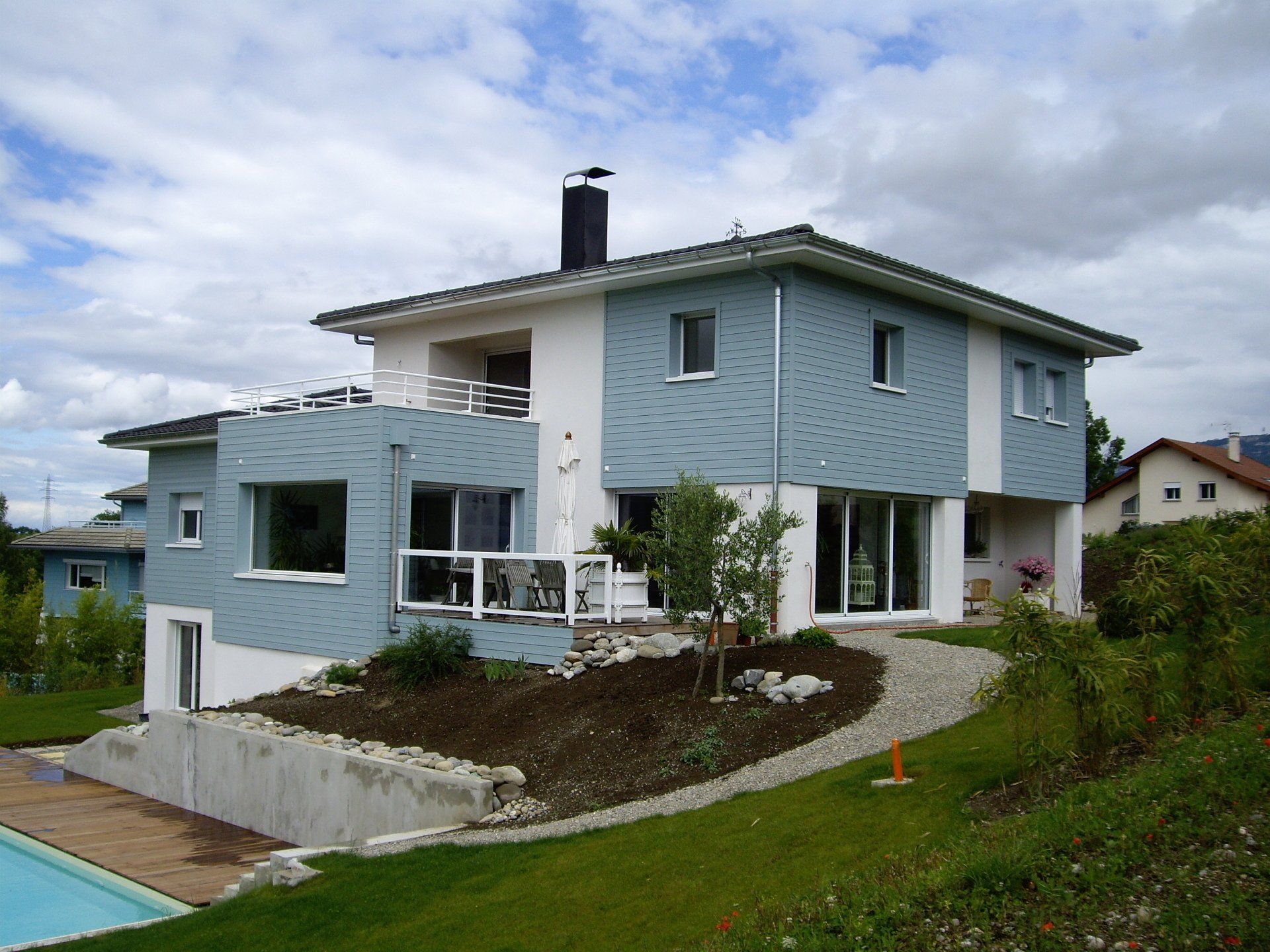 Le bardage bois extérieur offre de nombreux avantages : renforce l'isolation extérieure